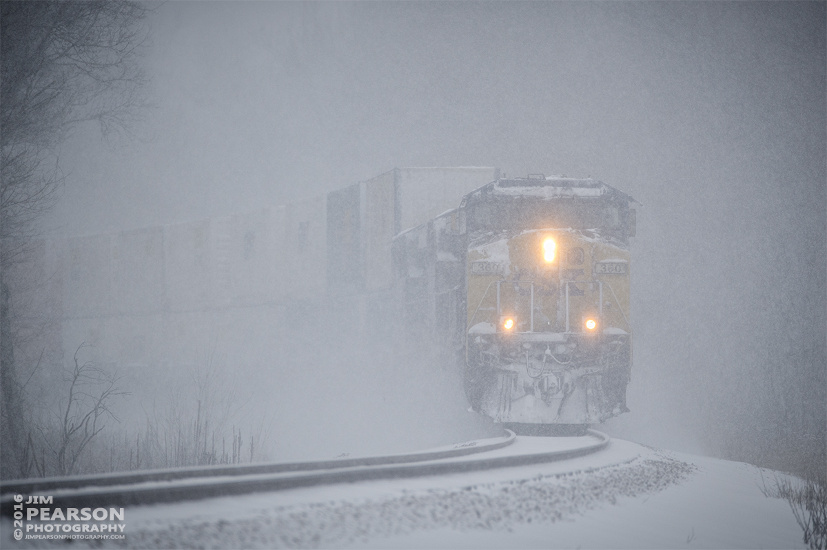 January 22, 2016 - CSX Q028 approaches the south end of Romney siding at Nortonville, Ky, through the heavy snowfall, as it heads north on the Henderson Subdivision. - Tech Info: 1/1250 | f/6 | ISO 800 | Lens: Sigma 150-600 @ 450mm with a Nikon D800 shot and processed in RAW.