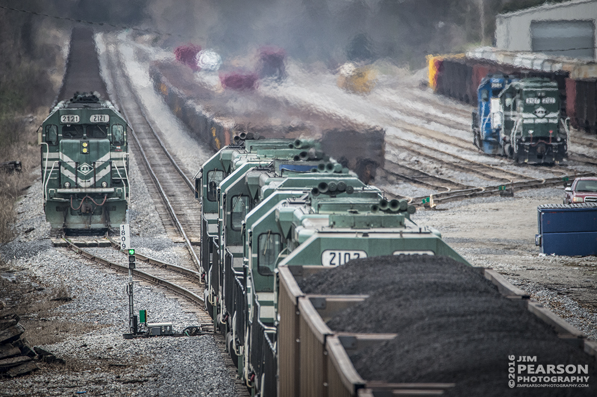 03.14.16-PAL-2111-SB-loaded-coal-train-and-2121-NB-Princeton-Ky.jpg