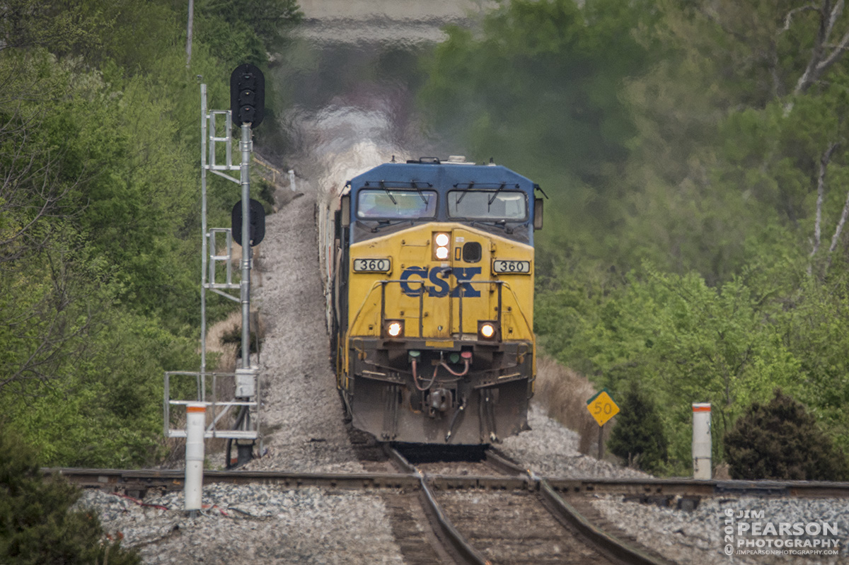 April 19, 2016 - CSX Q647 prepares to crossover Trident at Madisonville, Ky as it makes its way south on the Henderson Subdivision. - Tech Info: 1/2500 | f/8.5 | ISO 1600 | Lens: Sigma 150-600 @ 600mm on a Nikon D800 shot and processed in RAW.