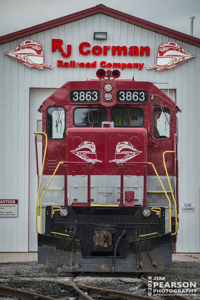 May 18, 2016 - RJ Corman's engine 3863 sits outside the engine house at Guthrie, Ky. - Tech Info: 1/800 | f/5.6 | ISO 1800 | Lens: Sigma 150-600 @ 280mm on a Nikon D800 shot and processed in RAW.