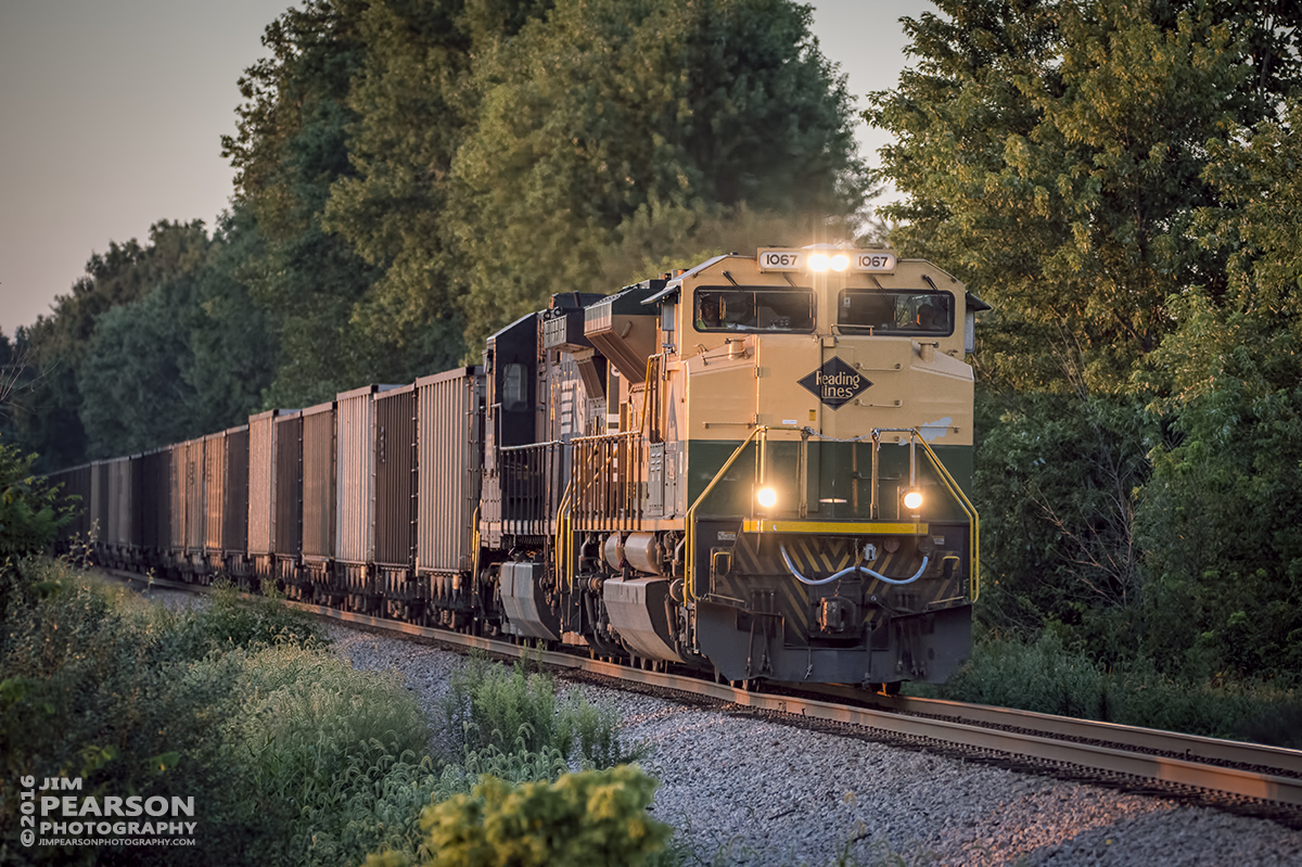 August 22, 2016 - Norfolk Southern Heritage Unit 1067, "Reading Lines" heads south on CSX's CE&D Subdivision, out of Sullivan, Indiana, to Oaktown, IN to pickup a load of coal.
