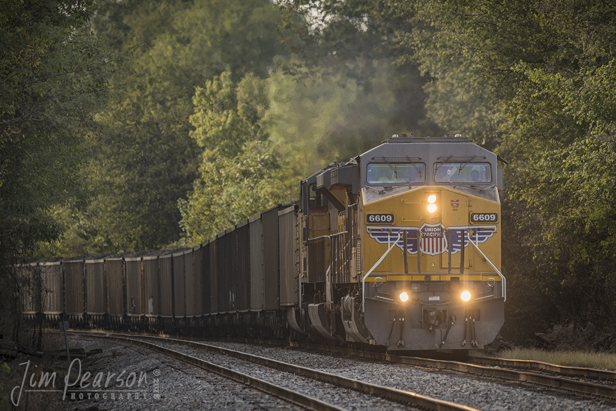 October 17, 2018 - Union Pacific 6609 leads a loaded coal train around the curve approaching MP 211.5 as it heads north along the Paducah and Louisville Railway, headed for the Calvert City Terminal, at Calvert City, Ky in the glow of the late afternoon sun. - #jimstrainphotos #kentuckyrailroads #trains #fujixt1 #railroad #railroads #train #railways #railway #csx #csxrailroad
