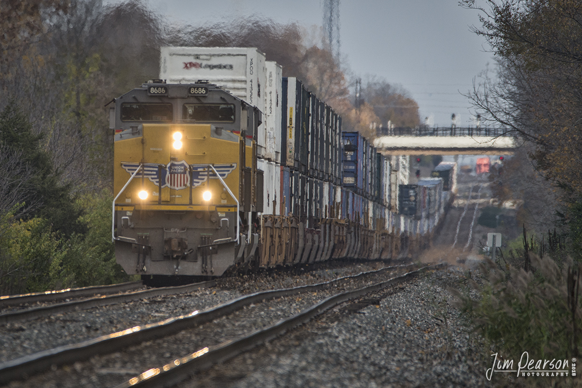 October 3, 2018 - Union Pacific 8686 leads CSX Q361 Westbound as it pulls out of the west end of Avon Yard at Indianapolis, Indiana with it's intermodal train. - #jimstrainphotos #indianarailroads #trains #nikond800 #railroad #railroads #train #railways #railway #csx #csxrailroad #uprailroad #unionpacific