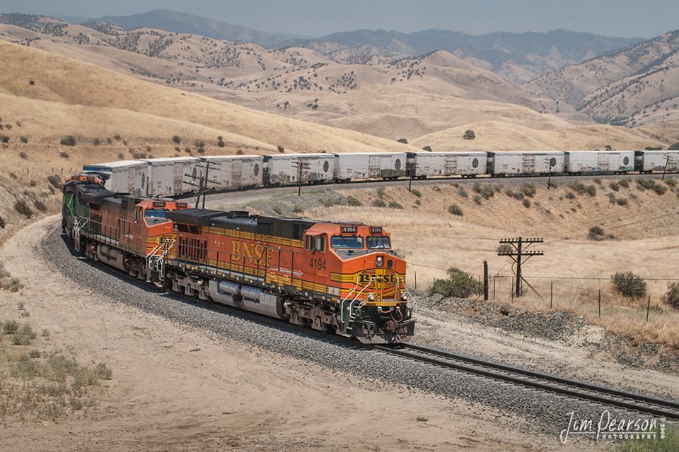 June 23, 2006 - BNSF 4194 leads a train of reefers through the Tehachapi mountains as it heads north. - #jimstrainphotos #californiarailroads #trains #nikond200 #railroad #railroads #train #railways #railway #bnsf #bnsfrailway #tehachapi