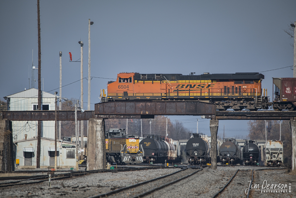 November 21, 2018 - BNSF 6504 leads an empty coal train as it heads north across the Paducah and Louisville Railway yard at Paducah, Ky. - #jimstrainphotos #kentuckyrailroads #trains #nikond800 #railroad #railroads #train #railways #railway #bnsf #bnsfrailroad