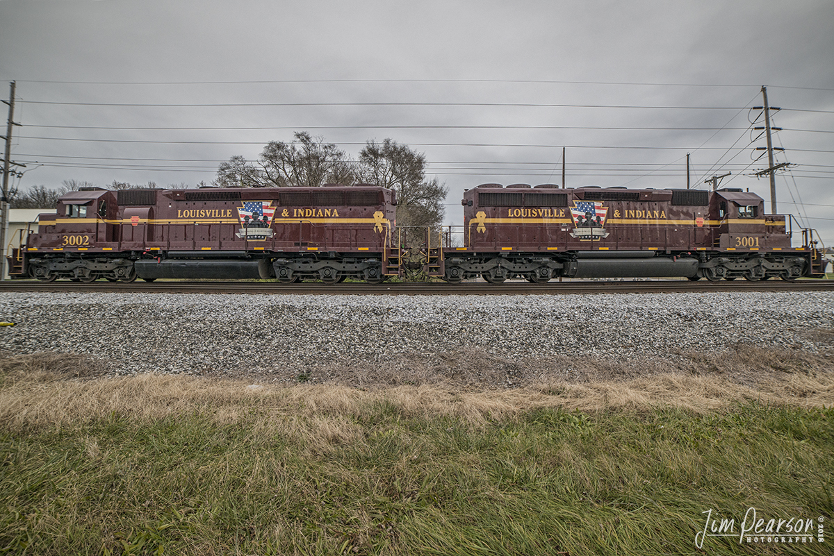 November 23, 2018 - Louisville & Indiana Honoring our Veterans units, 3001 and 3002, sit tied down in the siding just north of their yard at Columbus, Indiana. - #jimstrainphotos #indianarailroads #trains #nikond800 #railroad #railroads #train #railways #railway #LIrailway #louisvilleandindianarailway