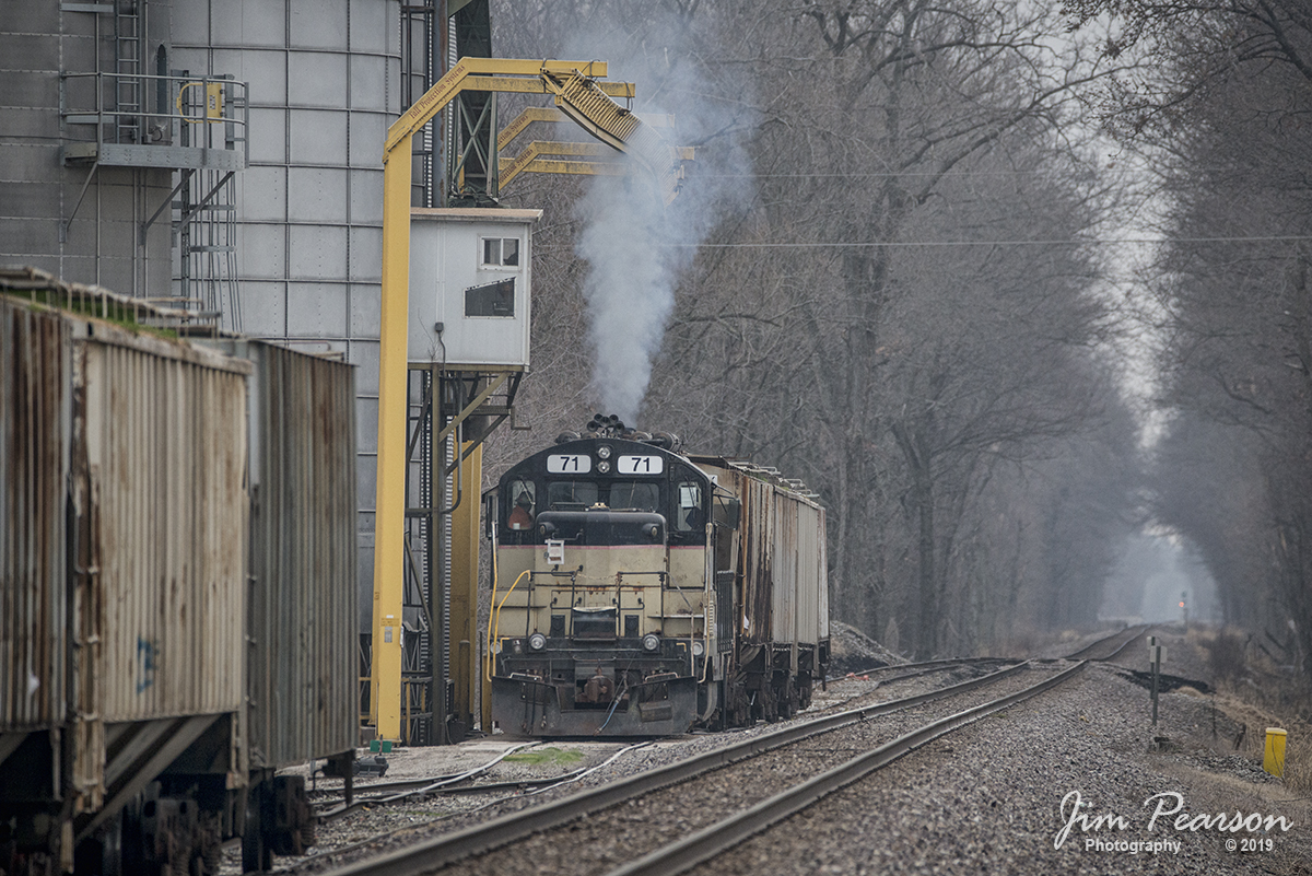 January 16, 2019 - "Torpedo boat Geep" FLSX 71 moves a set of empty hoppers into place at Consolidated Grain and Barge, just west of County Road 475, at Lyles Station, Indiana at their elevator. I understand that, FLSX is Great Miami, Inc., and the locomotive is ex-CERA/CIND 1751, exx-MKT 120, nee-MKT 1761. - #jimstrainphotos #indianarailroads #trains #nikond800 #railroad #railroads #train #railways #railway