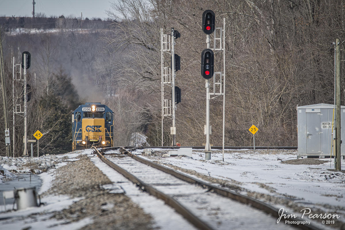 January 21, 2019 - CSX local J932 prepares to crest the hill at Mortons Junction as it heads south on the Henderson Subdivision at Mortons Gap, Ky. - #jimstrainphotos #kentuckyrailroads #trains #nikond800 #railroad #railroads #train #railways #railway #csx #csxrailroad