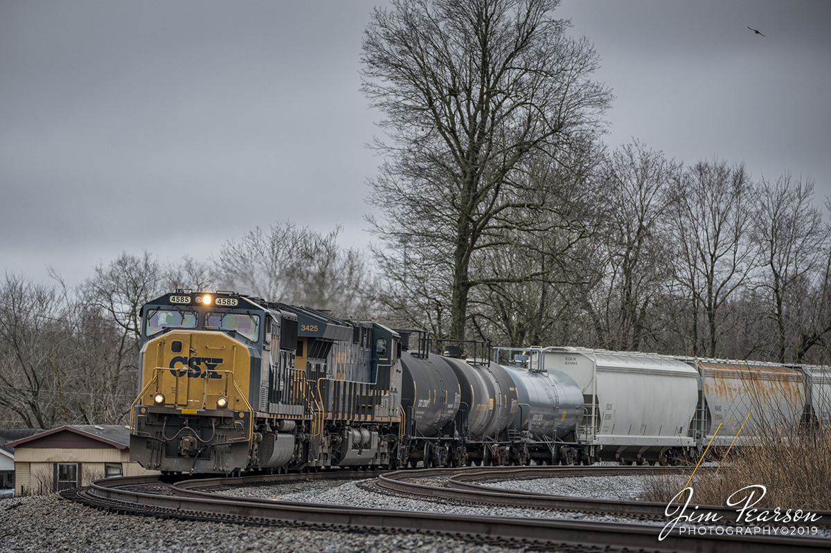 January 6, 2019 - CSX Q500-06 rounds a curve on main 2 as it heads north on the Henderson Subdivision at Nortonville, Ky with CSXT 4585 and 3425 leading the way. - #jimstrainphotos #kentuckyrailroads #trains #nikond800 #railroad #railroads #train #railways #railway #csx #csxrailroad