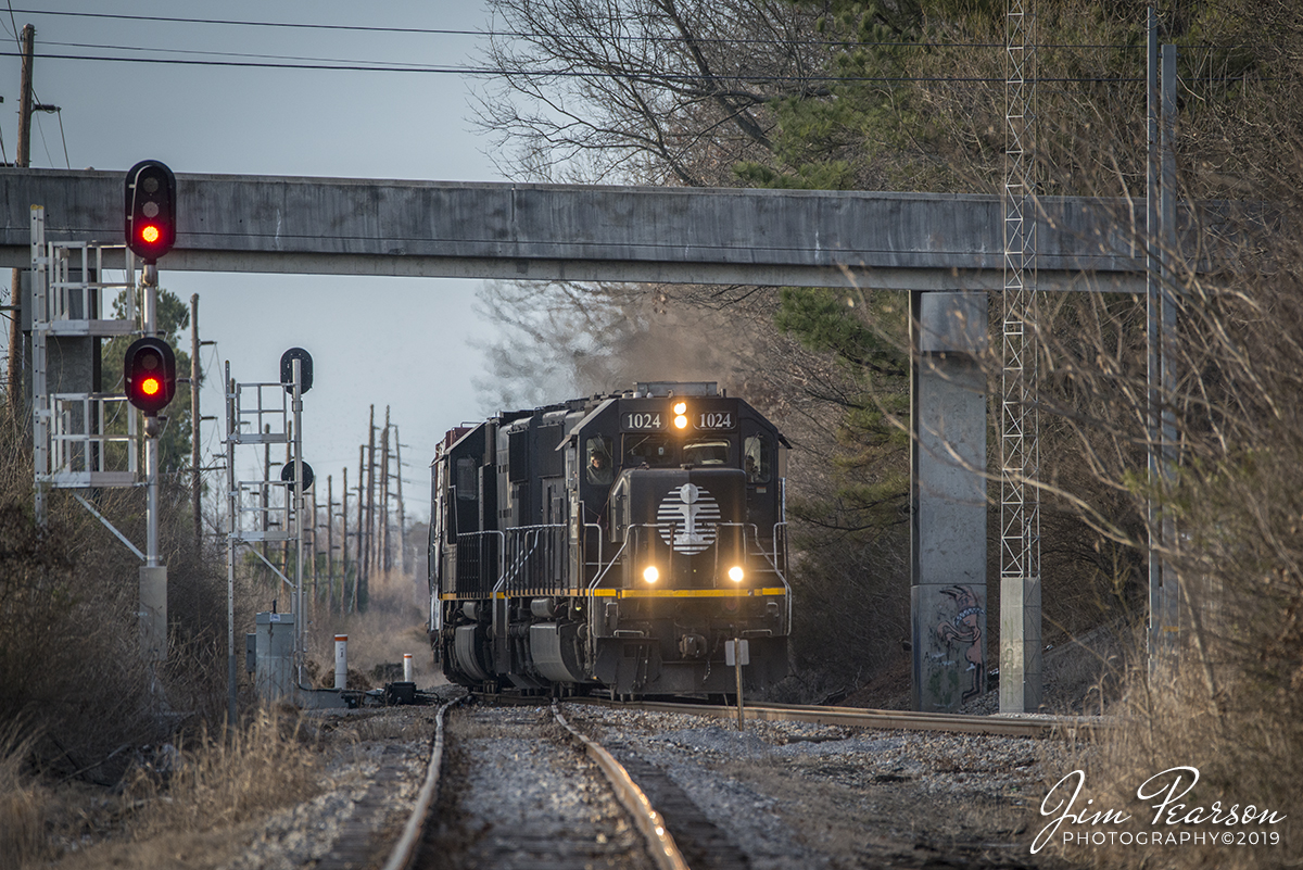 February 13, 2019 - Illinois Central 1024 and 1035 lead a CN local freight through the switch below highway 994 while they head to the Paducah and Louisville Railway yard at Paducah, Ky as it performs interchange work. The Illinois Central is one of many railroads over the years that has been absorbed by Canadian National Railways over the years. - #jimstrainphotos #kentuckyrailroads #trains #nikond800 #railroad #railroads #train #railways #railway #cn #canadiannationalrailway #illinoiscentralrailway