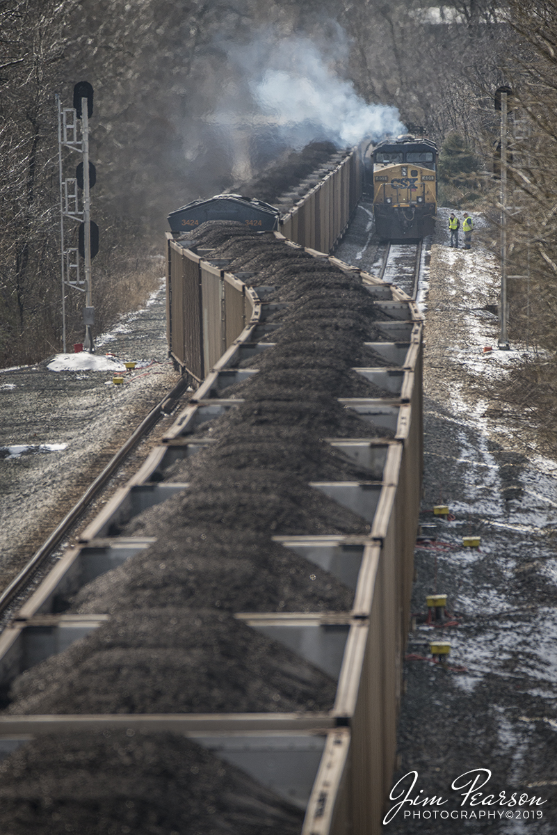 February 26, 2019 - A southbound CSX loaded coal train N307 pulls through the interlocking at Nortonville, Ky as it passes CSX Q647 with it's crew doing a roll by inspection on the Henderson Subdivision. Both trains had to wait on Main 1 as Q028 and Q029 passed both of them on Main 2 within a span of 20 minutes. - #jimstrainphotos #kentuckyrailroads #trains #nikond800 #railroad #railroads #train #railways #railway #csx #csxrailroad