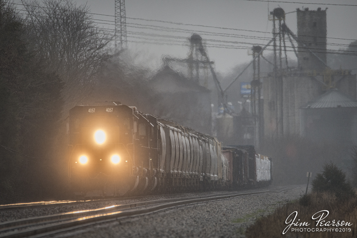 March 9, 2019 - CSXT 4057 leads a southbound mixed freight through the rain as it approaches the signals at Experiment Station Road on the Henderson Subdivision as it heads south at Springfield, Tennessee. - #jimstrainphotos #kentuckyrailroads #trains #nikond800 #railroad #railroads #train #railways #railway #csx #csxrailroad