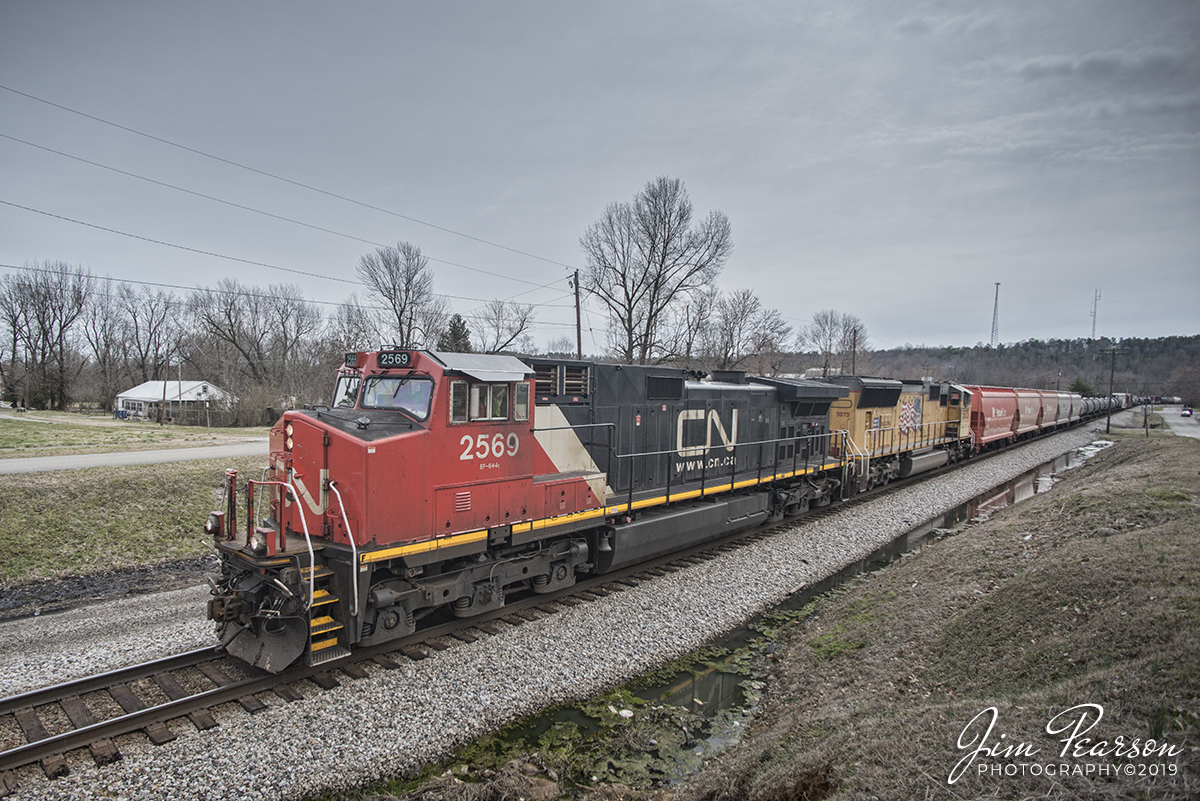 March 12, 2019 - CN 2569 leads CSX Q500-12 as it heads through Mortons Gap, Ky with UP 5075 trailing on its way north on the Henderson Subdivision. - #jimstrainphotos #kentuckyrailroads #trains #nikond800 #railroad #railroads #train #railways #railway #csx #csxrailroad #cnrailway #uprailroad