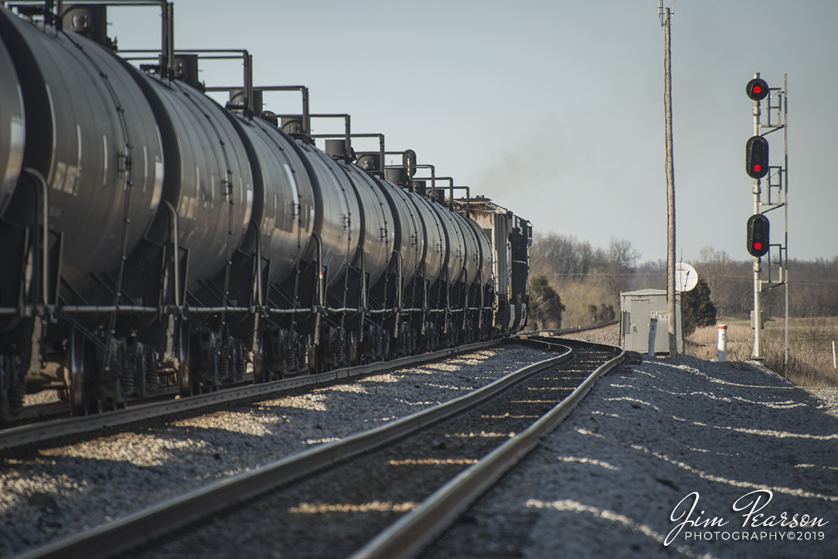 March 27, 2019 CSX Ethanol Tank train K721, led by Norfolk Southern 9260 with 8106 trailing, passes the north end of Slaughters siding as it heads north on CSX's Henderson Subdivision at Slaughters, Ky. - #jimstrainphotos #kentuckyrailroads #trains #nikond800 #railroad #railroads #train #railways #railway #csx #csxrailroad #nsrailway