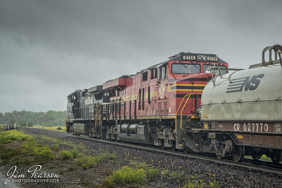 WEB-05.04.19 NS 60A with 8114 Heritage Unit on the Evansville Branch, Huntingburg, IN