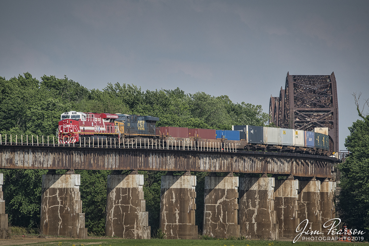 WEB-05.18.19 CSX Q026-17 with CSXT 911 on Viaduct NB at Rham, IN