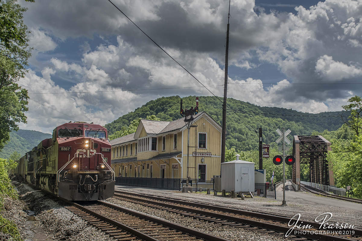 WEB-05.27.19 CSX V752 heads west with CP 8867 Leading at Thurmond, WV