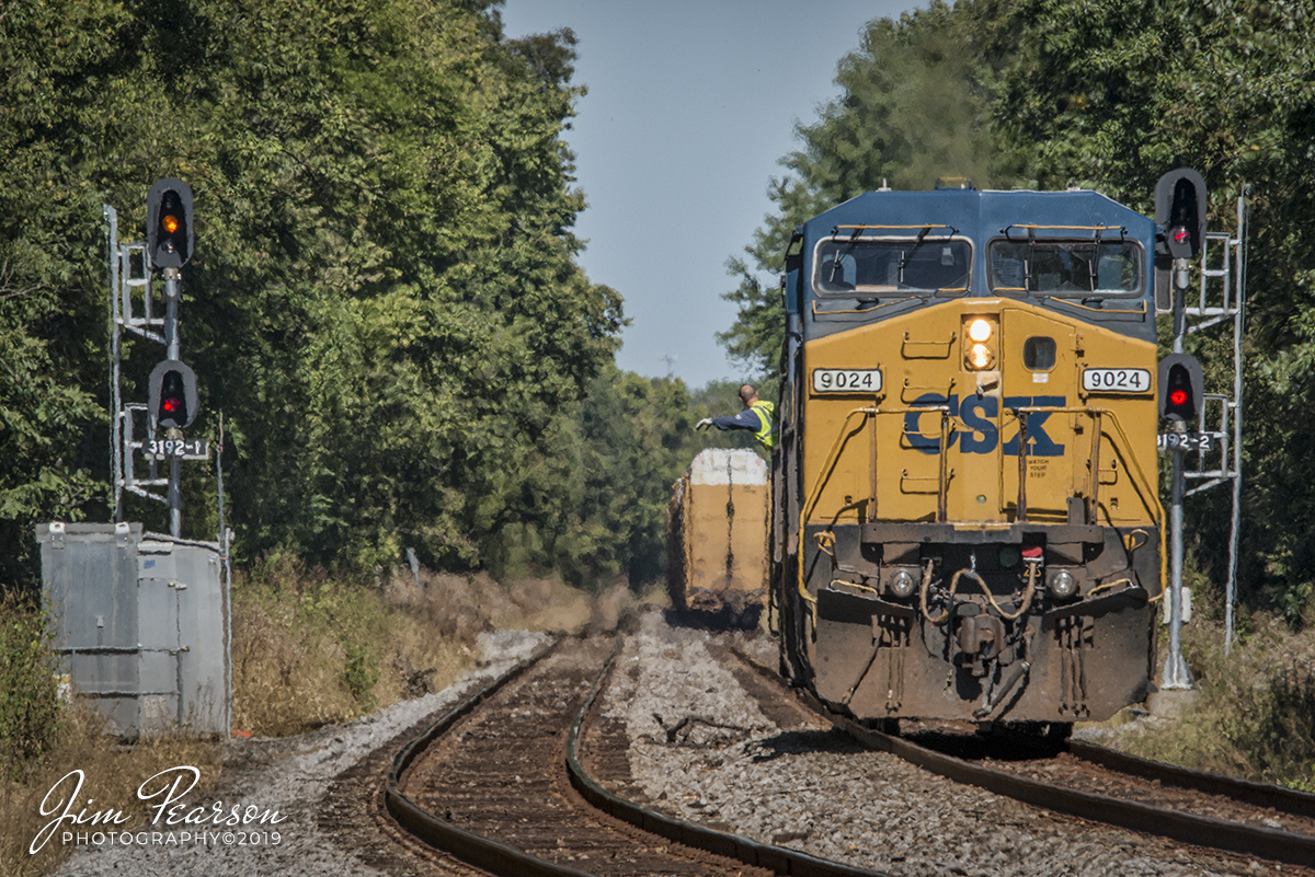 October 5, 2019 - The conductor on CSX Y106 leans out as he guides the engineer on CSXT 9024 as they prepare to couple up to their empty autorack train at milepost 319.2, at Dogtown, just south of Evansville, Indiana on the Henderson Subdivision. The autorack came up from the south on the Henderson Subdivision to Evansville where this fresh crew ran the power around the train so they could take it on back across the Ohio River to the Texas Line and onto Louisville, Ky.