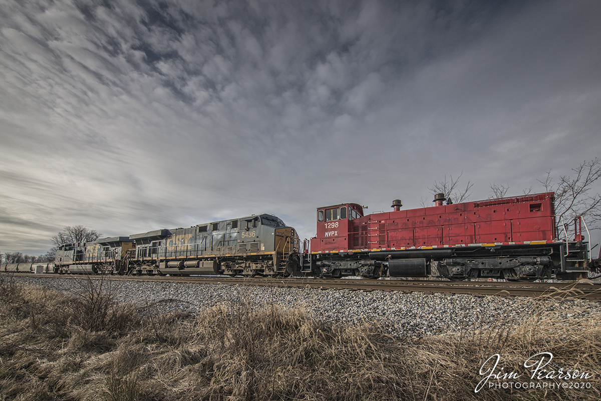 January 23, 2020 - CSX Q501 makes its way south through Sullivan, Indiana on the CSX CE&D Subdivision with MVPX 1298, an ex-Canadian Pacific Switcher as the trailing unit.
