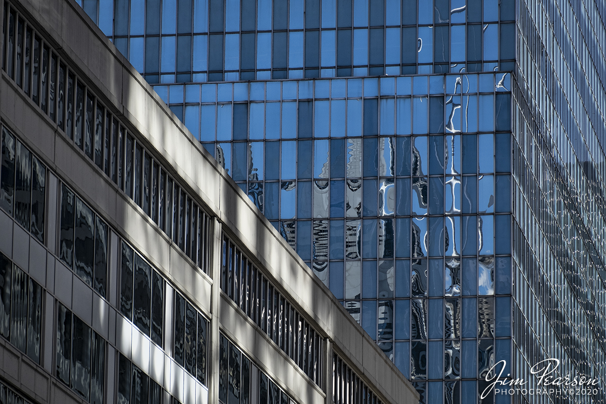 February 20, 2020 - I just love the lines, shapes and designs that can be found in the downtown Chicago, Illinois buildings! Even though my goal for the day was to shoot the "L" I just couldn't pass up the architure! This is one of several I'll post over the next few days from my recent visit there.