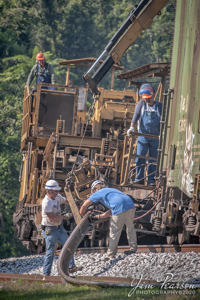 July 8, 2010 - A CSX MOW rail train crew works on picking up old track through downtown Mortons Gap, Kentucky on the Henderson Subdivision.

Tech info: Nikon D300, RAW, Nikon 70-300mm @ 300mm, f/7, 1/400 at ISO 500.