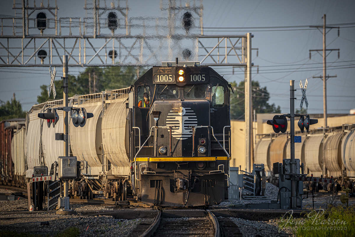 August 29, 2020 - Illinois Central 1005 (Deathstar) heads up Canadian National R940-92 in the early morning light as it works the CN Grand Avenue yard in Decatur, Illinois. The yard supports the CN Mattoon Sub and Peoria district along with the Decatur and Eastern Illinois Railroad.

Tech Info: Full Frame Nikon D800, RAW, Sigma 150-600 @ 600mm, f/6.3, 1/1000, ISO 500.