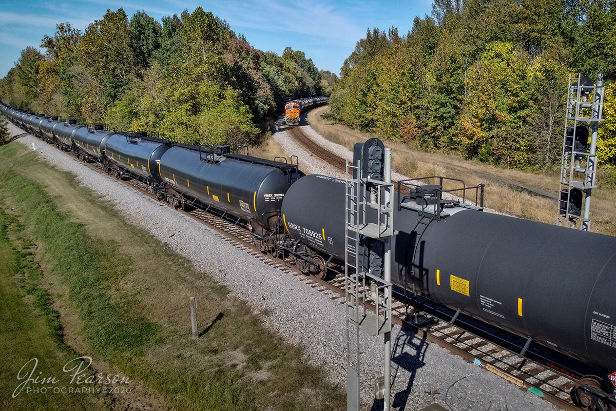 Ethanol Train Meet at Mortons Junction

BNSF 6357 heads up loaded ethanol train CSX K707 as waits on the Earlington Cutoff at Mortons Junction, as empty ethanol train CSX K423 heads north on the Earlington main, on the Henderson Subdivision at Mortons Gap, Ky.

#trainphotography #railroadphotography #trains #railways #dronephotography

Tech Info: DJI Mavic Mini Drone, JPG, 4.5mm (24mm equivalent lens) f/2.8, 1/2000, ISO 200.