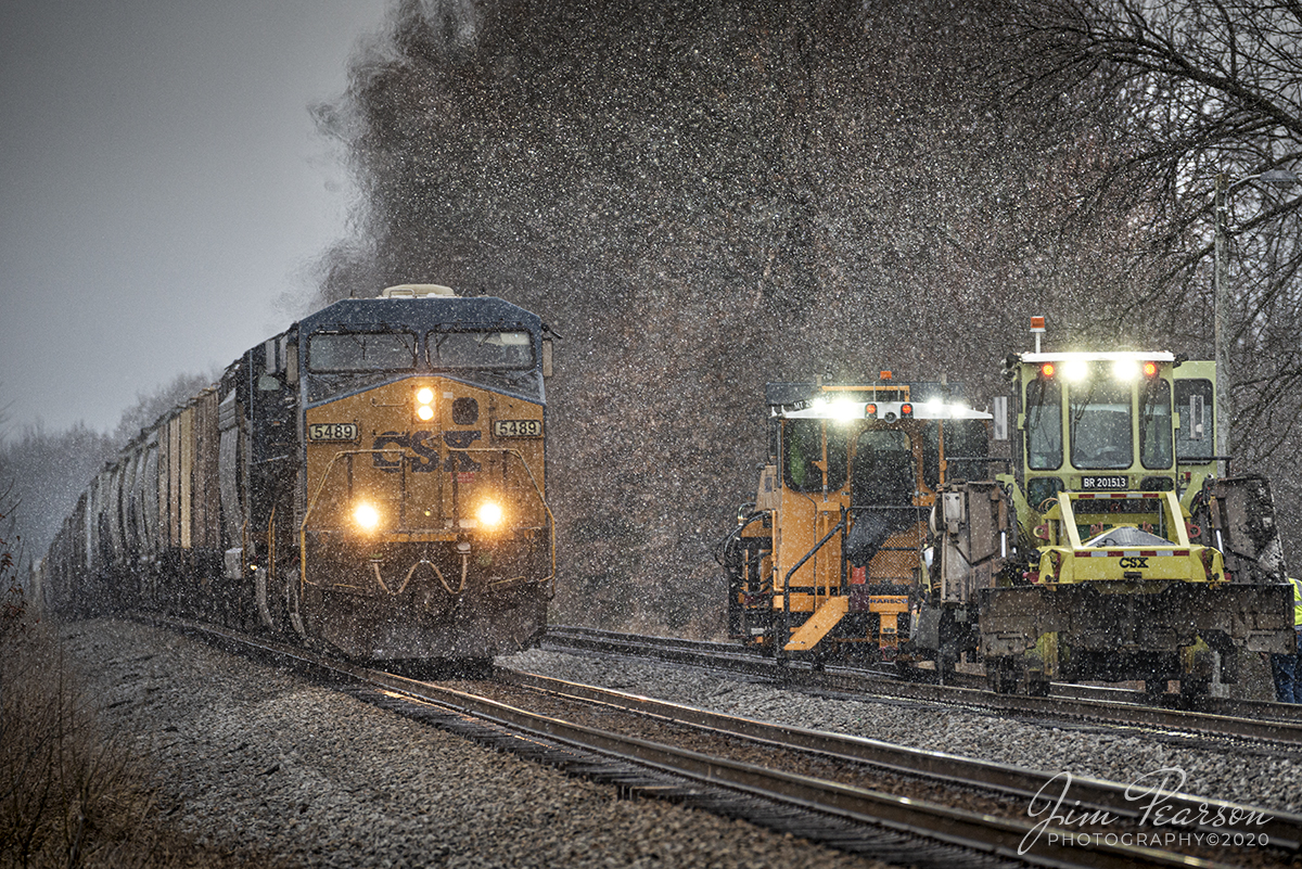 CSX Q501 headed south through the snow at Crofton, Ky

CSXT 5489 leads Q501 through the snow, as it passes MOW equipment in the siding, at Crofton, Kentucky as it makes its way south on the Henderson Subdivision on November 30th, 2020.

Tech Info: Nikon D800, RAW, Sigma 150-600 @ 370mm, f/6, 1/500, ISO 560.