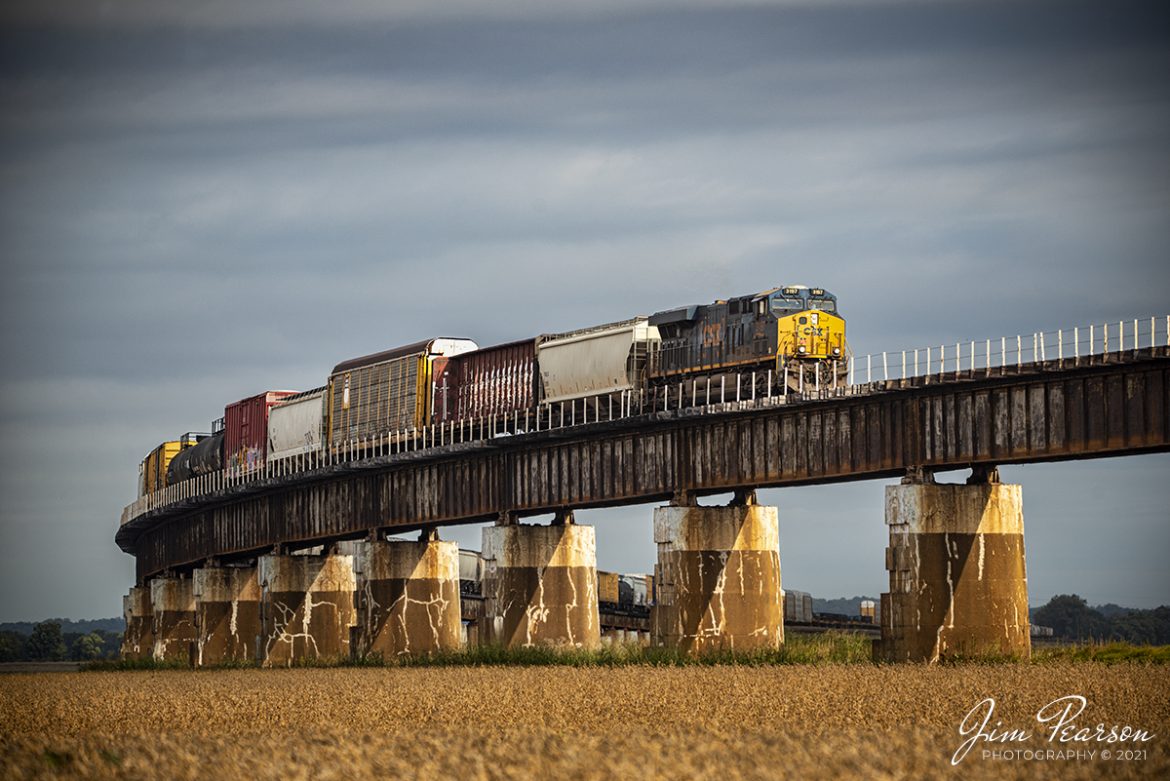 CSX Q513 climbs the viaduct over the floodplain to cross over the bridge over the Ohio River between Rahm, Indiana and Henderson, Kentucky, as CSXT 3197 leads it south on the Henderson Subdivision in the early morning light of October 13th, 2021. 

Tech Info: Nikon D800, RAW, Sigma 150-600 @ 230mm, f/5.3, 1/640, ISO 140.

#trainphotography #railroadphotography #trains #railways #jimpearsonphotography #trainphotographer #railroadphotographer