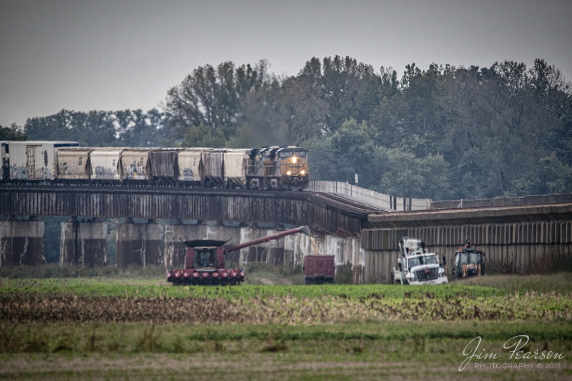 A farmer works on transferring corn to his truck as he works on his fall harvest while CSX Q648 begins the descent off the viaduct from the bridge over the Ohio River that connects Henderson, KY and Rahm, IN, as it heads north on the CSX Henderson Subdivision on October 13th, 2021.

Tech Info: Nikon D800, RAW, Sigma 150-600 with a 1.4x Teleconverter @ 850mm, f/9, 1/1250, ISO 1100.

#trainphotography #railroadphotography #trains #railways #jimpearsonphotography #trainphotographer #railroadphotographer