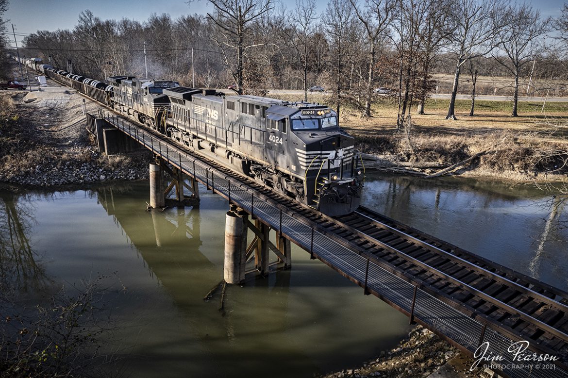 Norfolk Southern railway 4024 leads NS 125 east across the Patoka River at Winslow, Indiana after departing Ayrshire, eastbound on the NS Southern East District on December 3rd, 2021.

Tech Info: DJI Mavic Air 2S Drone, RAW, 22mm, f/2.8, 1/640, ISO 100.

#trainphotography #railroadphotography #trains #railways #dronephotography #trainphotographer #railroadphotographer #jimpearsonphotography