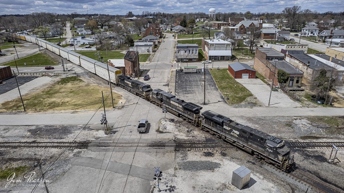 April 9, 2022 - Norfolk Southern 167 heads East on the NS East District at Oakland City, Indiana crossing over the Indiana Southern line at the Diamond with NS 7624, 9627 and 9639 leading the way.

Tech Info: DJI Mavic Air 2S Drone, RAW, 22mm, f/2.8, 1/2500, ISO 110.

#trainphotography #railroadphotography #trains #railways #dronephotography #trainphotographer #railroadphotographer #jimpearsonphotography