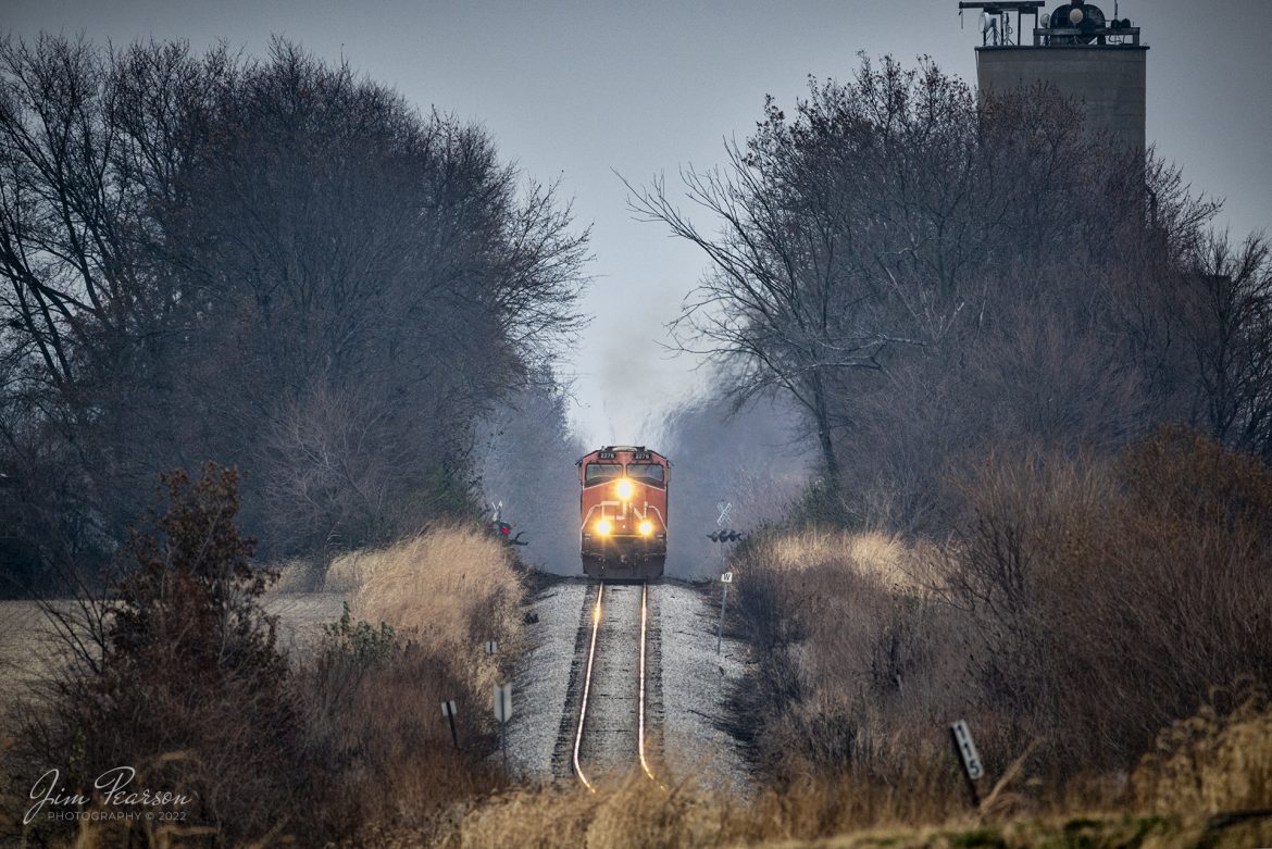 Canadian National 2276 leads LGCN25, a loaded grain train, as they head north on the Indiana Railroads Indianapolis Subdivision approaching Milepost 115, just north of Sullivan, Indiana on November 25th, 2022.

Tech Info: Nikon D800, RAW, Sigma 150-600 @ 600mm, f/6.3, 1/640, ISO 1000.

#trainphotography #railroadphotography #trains #railways #jimpearsonphotography #trainphotographer #railroadphotographer #regionalrailroad