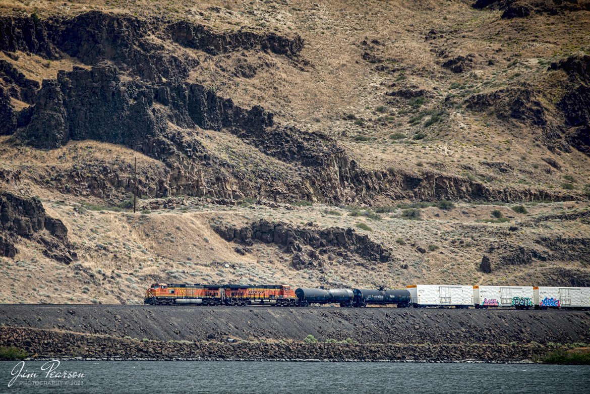 BNSF 5299 and 6859 lead a mixed freight along the Columbia River (photographed from Arlington, Oregon) as it moves along the river on the BNSF Fallbridge Subdivision on the washington side of the Columbia River Gorge, on June 20th, 2023.


Tech Info: Nikon D800, Sigma 150-600mm @ 440mm, f/6, 1/800, ISO 320.
#trainphotography #railroadphotography #trains #railways #trainphotographer #railroadphotographer #jimpearsonphotography #BNSF #WashingtonTrains