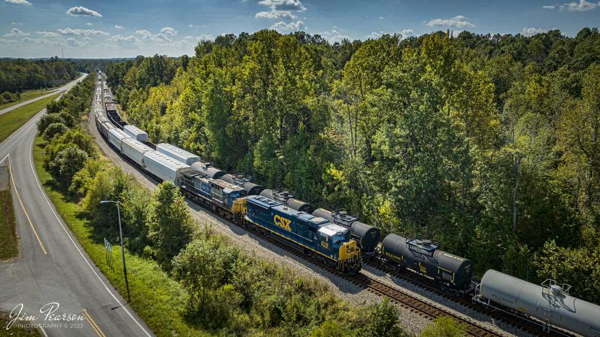 Newly painted and refurbished CSXT 4719 leads CSX M500 as it passes the Casky-Atkinson local, L391, at Romney in Nortonville, Ky on September 20th, 2023, as M500 makes its way north on the CSX Henderson Subdivision.

Tech Info: DJI Mavic 3 Classic Drone, RAW, 22mm, f/2.8, 1/3200, ISO 310.

#trainphotography #railroadphotography #trains #railways #jimpearsonphotography #trainphotographer #railroadphotographer #CSXHendersonSub #NortonvilleKy #trainsfromadrone #drone