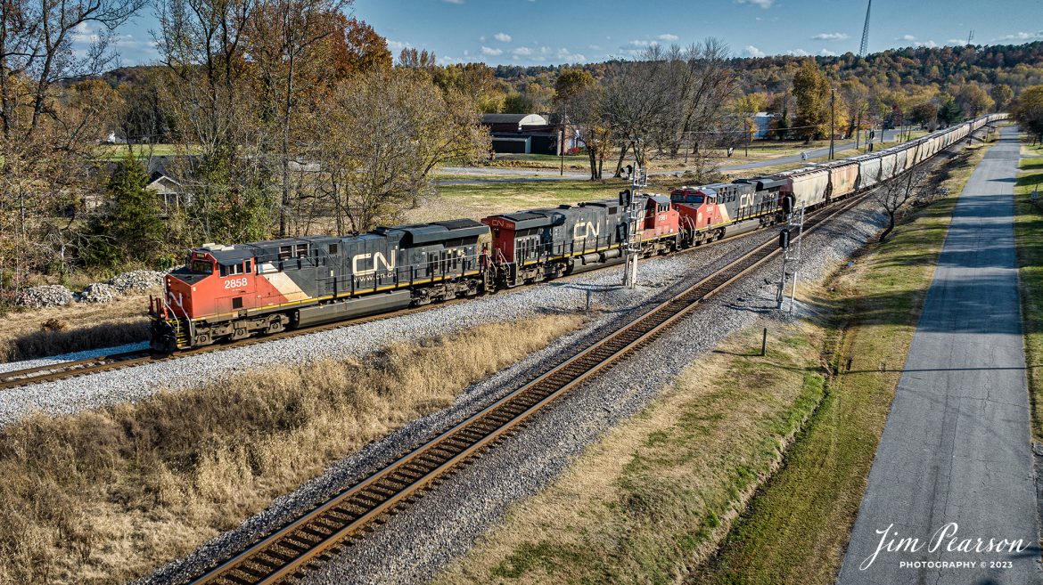 Canadian National 2858, 2981 and 3806 lead an empty coke train B420, as it takes the cutoff at Mortons Junction, as it heads north on the CSX Henderson Subdivision on November 7th, 2023, at Mortons Gap, Kentucky.

Tech Info: DJI Mavic 3 Classic Drone, RAW, 22mm, f/2.8, 1/1600, ISO 130.

#trainphotography #railroadphotography #trains #railways #jimpearsonphotography #trainphotographer #railroadphotographer #csxt #dronephoto #trainsfromadrone #csxhendersonsubdivision #mortonsgapky