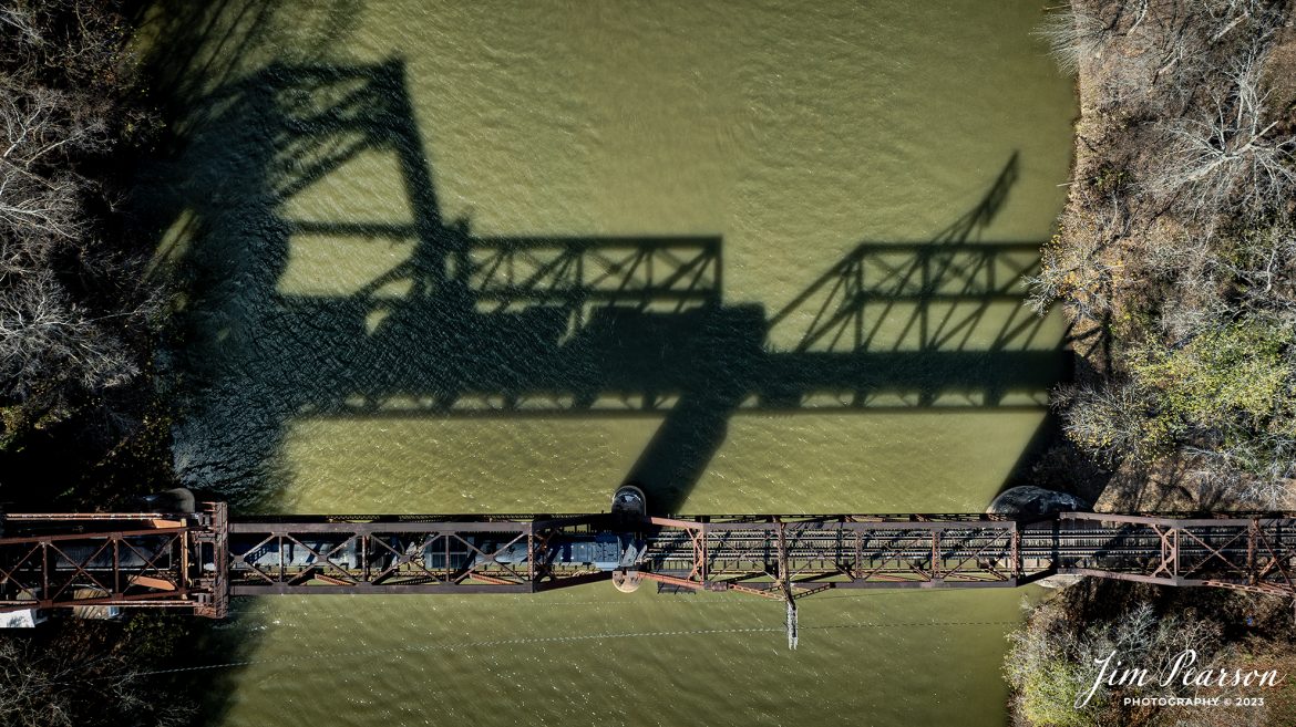 Norfolk Southern 4117 casts a long shadow on the Green River in this top-down view, as it pulls a loaded coal train across the drawbridge at Rockport, Kentucky as it heads north on the Paducah and Louisville Railway on November 23d, 2023.


Tech Info: DJI Mavic 3 Classic Drone, RAW, 22mm, f/8, 1/400, ISO 100.

#trainphotography #railroadphotography #trains #railways #jimpearsonphotography #trainphotographer #railroadphotographer #dronephoto #trainsfromadrone #NSTrains #rockportky