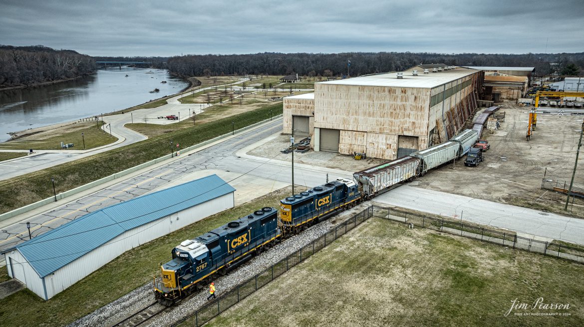 This is another shot from my New Year’s Day trip to Vincennes, Indiana of CSX L364-01 dropping off three flats loaded with steel at Wabash Steel Company along the Wabash River, along the CSX River Branch on January 1st, 2024.

Tech Info: DJI Mavic 3 Classic Drone, RAW, 22mm, f/2.8, 1/240, ISO 100.

#railroad #railroads #train #trains #bestphoto #railroadengines #picturesoftrains #picturesofrailway #bestphotograph #photographyoftrains #trainphotography #JimPearsonPhotography #csxillinoissubdivision #csxt