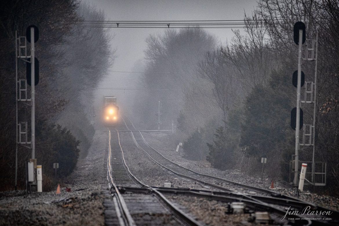 CSX I128 approaches middle Courtland in a light, foggy rain, as it heads north on the Henderson Subdivision, on February 22nd, 2024. The long 600mm lens makes the tracks look worse than they are.


Tech Info: Nikon D810, RAW, Sigma 150-600 @ 600mm, f/6.3, 1/1250, ISO 1250.

#trainphotography #railroadphotography #trains #railways #trainphotographer #railroadphotographer #jimpearsonphotography #NikonD810 #TennesseeTrains #CSX #CSXHendersonSubdivision #trending