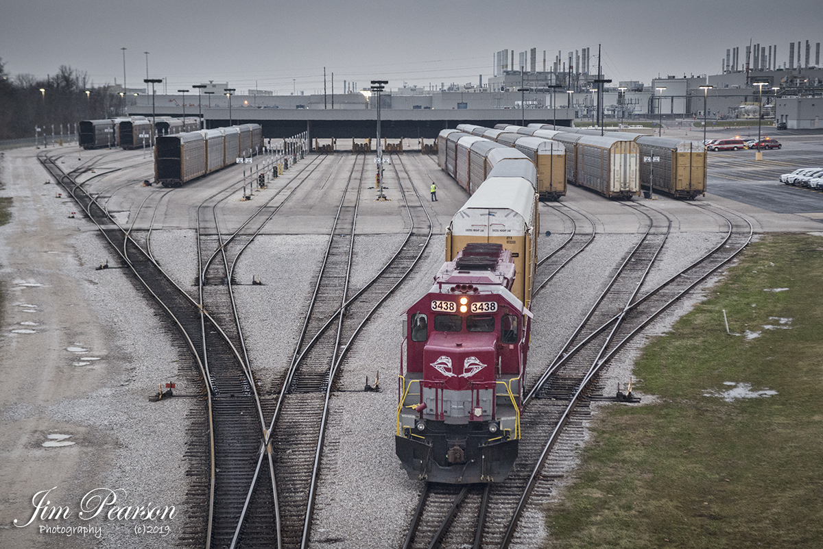 January 1, 2019 - RJ Corman 3438 backs a string of empty autoracks into the loading area of the Toyota Plant at Princeton, Indiana. RJ Corman switching company was awarded the job at four Toyota Locations. Here's the news release. https://www.rjcorman.com/newsroom/press-releases/r-j-corman-switching-company-llc-awarded-job-four-toyota-locations-0 - #jimstrainphotos #indianarailroads #trains #nikond800 #railroad #railroads #train #railways #railway #rjc #rjcrailroad