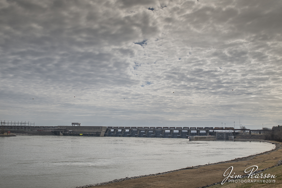 February 2, 2019 - Union Pacific 4091 heads up Paducah and Louisville Railway WYX1 (Z4091) as it heads across Barkley Dam southbound over the Cumberland River at Grand Rivers, Ky with a loaded train of coke bound for Calvert City Terminal. - #jimstrainphotos #kentuckyrailroads #trains #nikond800 #railroad #railroads #train #railways #railway #pal #palrailway #paducahandlouisvillerailway