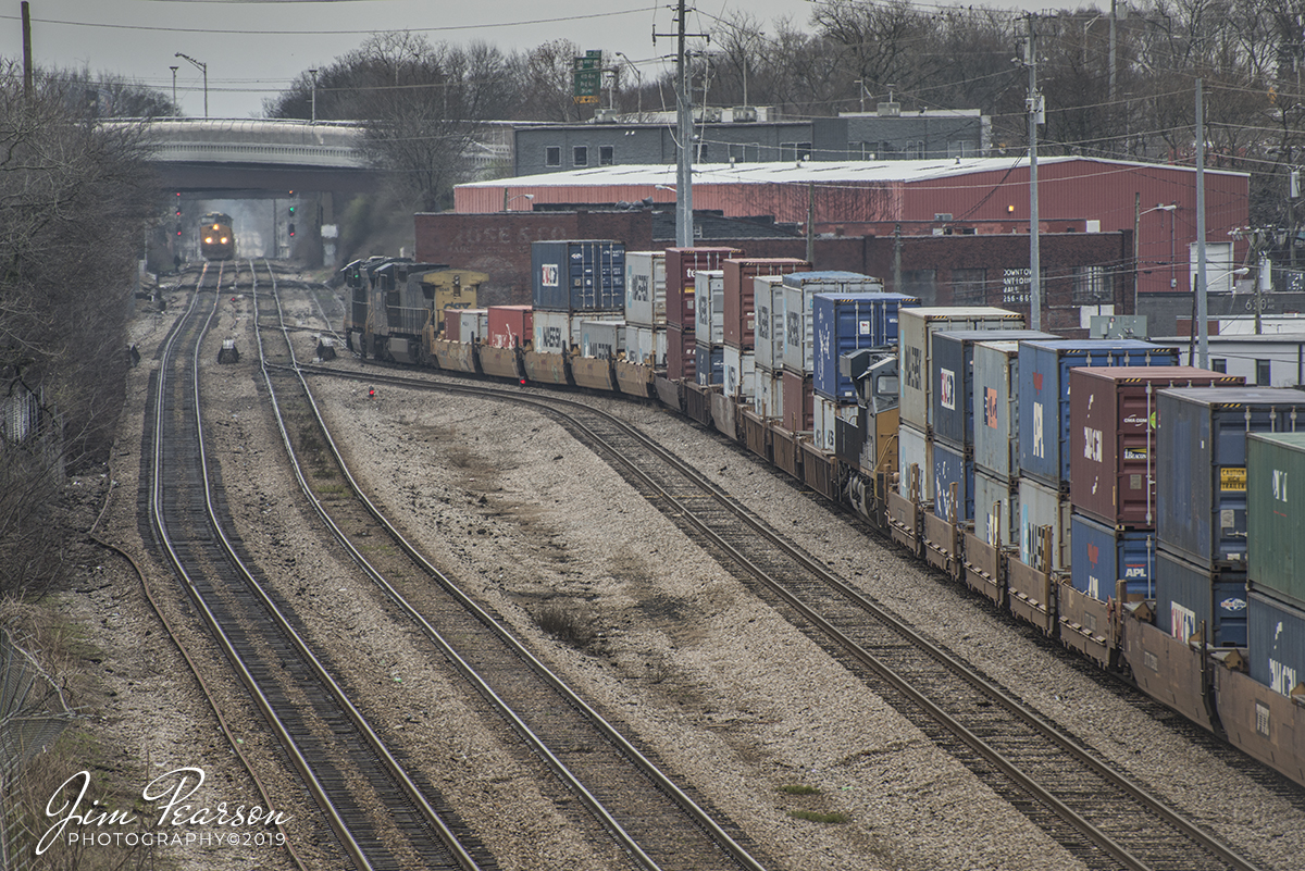 March 9, 2019 - CSX intermodal Q029 (Chicago, IL - Atlanta, GA) heads south, approaching the 8th Street Overpass, where it will pass a northbound mixed freight in downtown Nashville, Tennessee. - #jimstrainphotos #kentuckyrailroads #trains #nikond800 #railroad #railroads #train #railways #railway #csx #csxrailroad