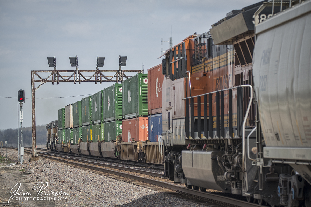 WEB-04.06.19 BNSF 4178 NB meets SB UP Intermodal 2 at Jonesboro, IL