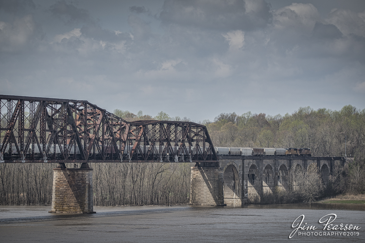 WEB-04.06.19 UP Grain NB over Thebes Bridge 1, Thebes, IL