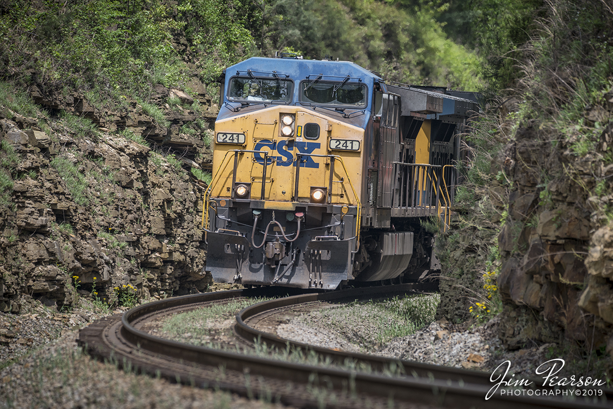 WEB-05.01.19 CSX Q025 SB at Crofton Cut, Crofton, Ky