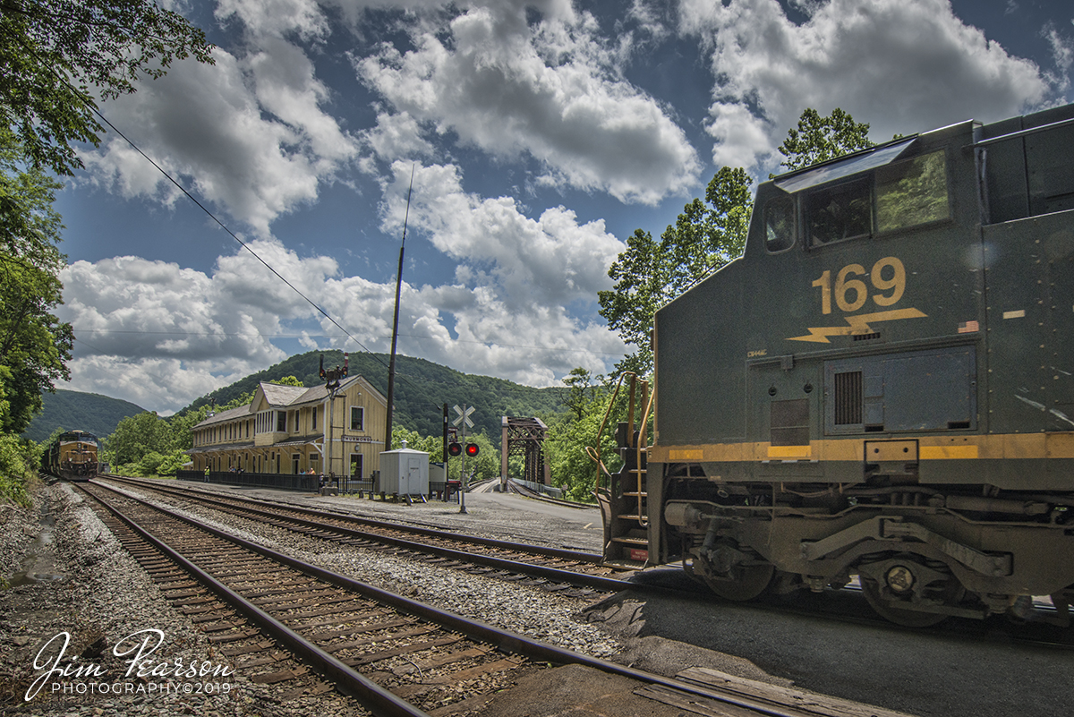 WEB-05.27.19 CSX Coal Train meet at Thurmond, WV