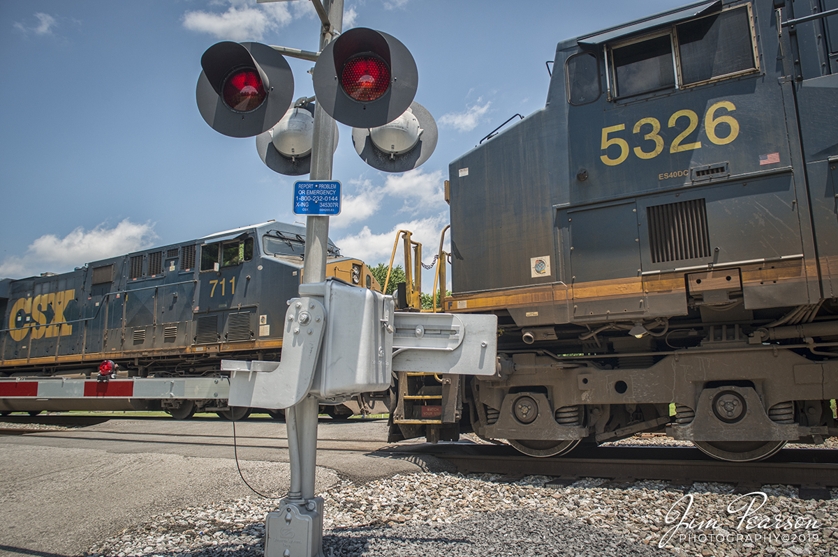 WEB-06.05.19 CSX J732 and Q025 meet at Oak Hill, Nortonville, Ky