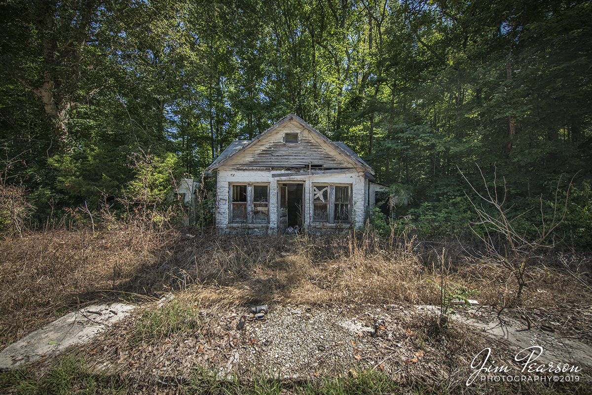 WEB-06.29.19 Old Gas Station at Baxter, TN