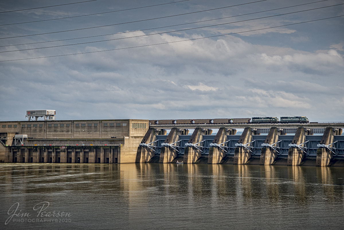 Southbound PAL coal at Barkley Dam, Ky

Paducah and Louisville Railway loaded coal drag heads south across Barkley Dam at Grand Rivers, Kentucky on September 2nd, 2020 as it makes its way to the Calvert City Terminal.

Tech Info: Nikon D800, RAW, Sigma 24-70 @ 70mm, f/8, 1/1600, ISO 320.