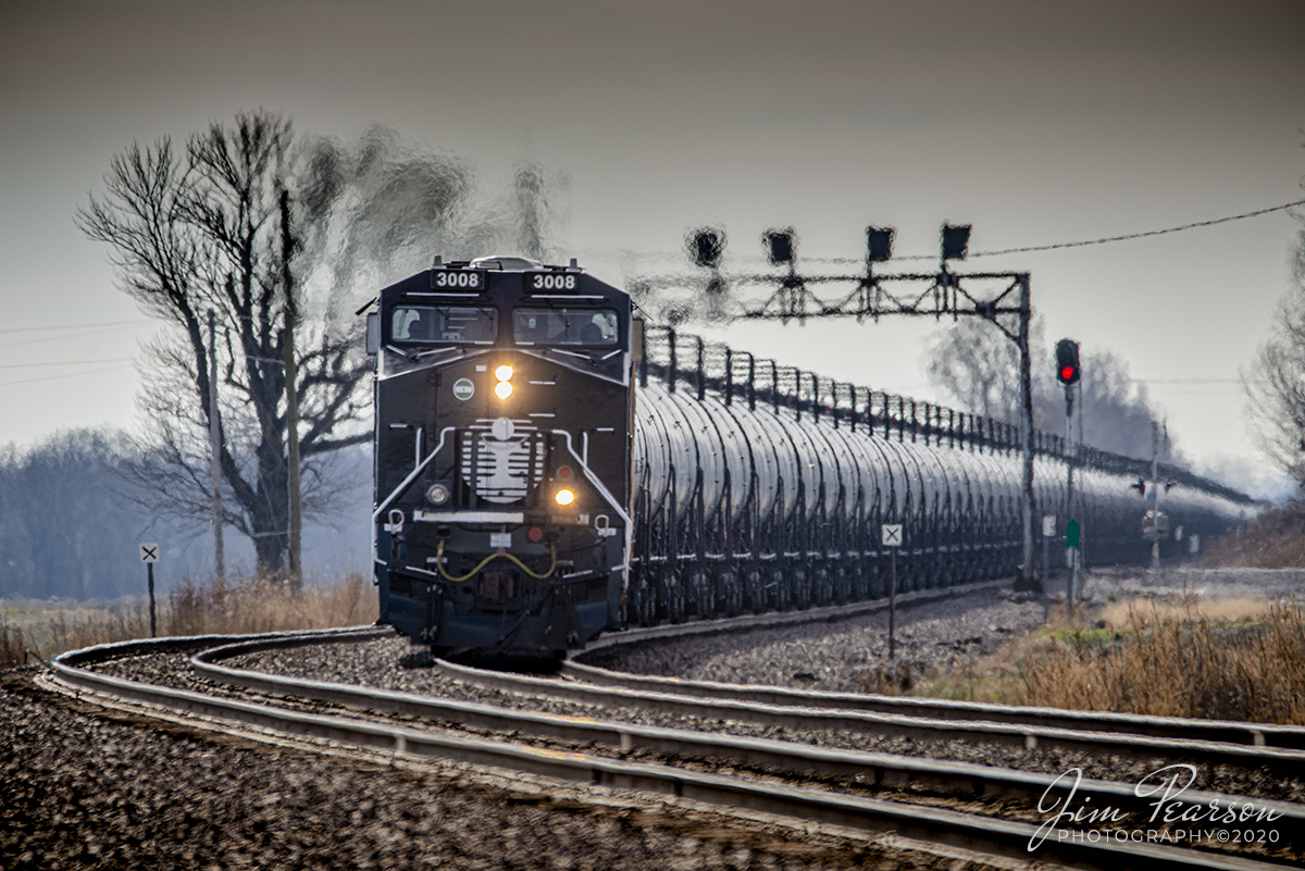 Northbound at McClure, Illinois on the UP Chester Sub

Canadian National Illinois Central "Death Star" heritage unit 3008, rounds the curve under the signal bridge just past McClure, Illinois as it heads north on the Union Pacific Chester Subdivision with an empty tank train on December 2nd, 2020

Tech Info: Nikon D800, RAW, Sigma 150-600 @ 600mm, f/6.3, 1/1000, ISO 200.